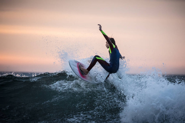 Bells Beach Surferzy w Australii - Zdjęcie, obraz