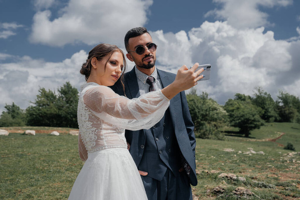 the bride and groom take a selfie together. wedding broadcast online.  - Valokuva, kuva