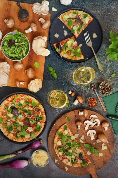 Closeup Table with Glasses With White Wine and Pizza - Fotografie, Obrázek