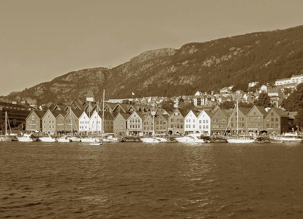 Sepia Color of Bergen, de op een na grootste stad van Noorwegen - Foto, afbeelding