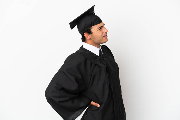 Graduação universitária jovem sobre fundo branco isolado que sofre de dor nas costas por ter feito um esforço - Foto, Imagem