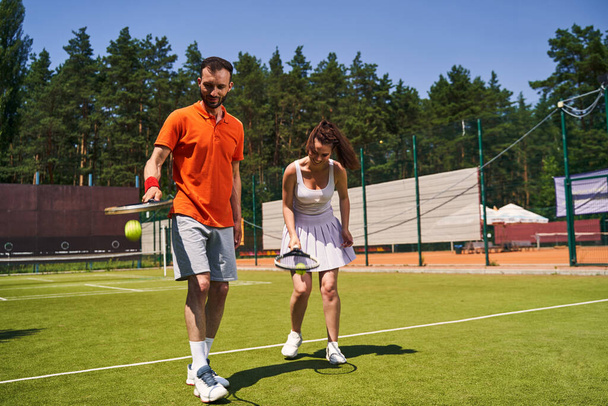 Two focused sportspeople perfecting their tennis skills - Foto, Bild