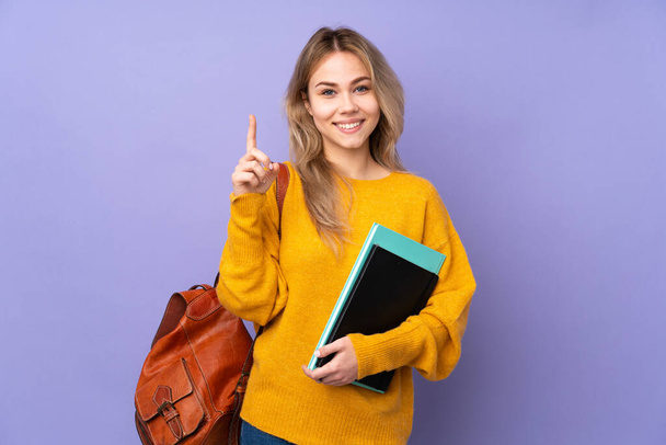 Teenager rusky studentská dívka izolované na fialovém pozadí ukazující nahoru skvělý nápad - Fotografie, Obrázek