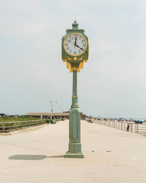 Wise Clock (Riis Park Memorial Clock), at Jacob Riis Park, in the Rockaways, Queens, New York City - Фото, изображение