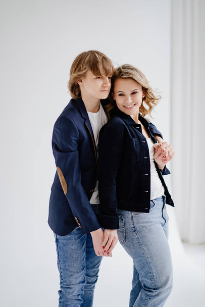 A mother with son in blue clothes poses for a photo shoot - Foto, imagen
