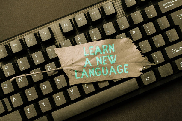 Знак, що показує навчання нової мови. Здатність бізнес-ідеї спілкуватися на другій умовній мові Абстрактне типове онлайн запрошення Листи, виправлення обробки слова - Фото, зображення