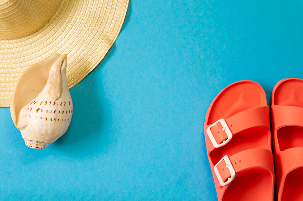 Beach accessories on blue background top view, copy space. - Foto, imagen