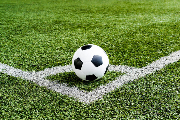 サッカーコーナーキックラインのボールとサッカー場、サッカー場、背景の質感 - 写真・画像