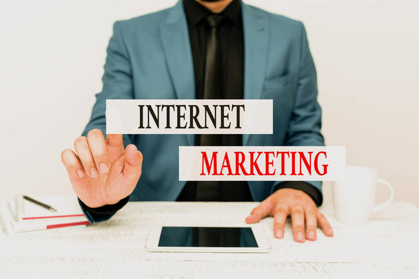 Sign displaying Internet Marketing. Concept meaning drive direct sales of products via electronic commerce Presenting Communication Technology Smartphone Voice And Video Calling - Foto, Imagem