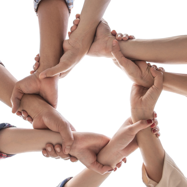 під переглядом дружби Команда партнерства людей схрестила руки, завершуючи зустріч показати єдність на білому тлі, концепція командної роботи бізнес-партнера
   - Фото, зображення