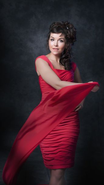 kobieta w czerwonej sukience - Zdjęcie, obraz