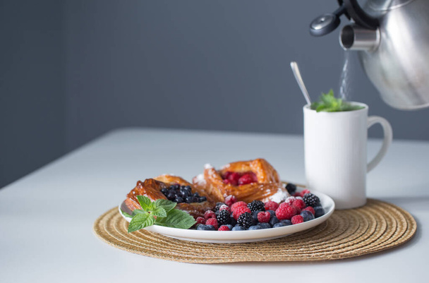 cup of tea and dessert with berries - Valokuva, kuva