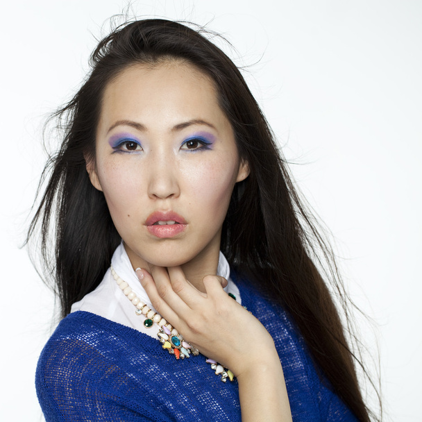 Fiatal ázsiai nő, elszigetelt fehér - Fotó, kép