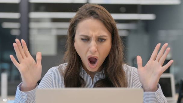 Young Businesswoman Shocked by Results on Laptop - Φωτογραφία, εικόνα