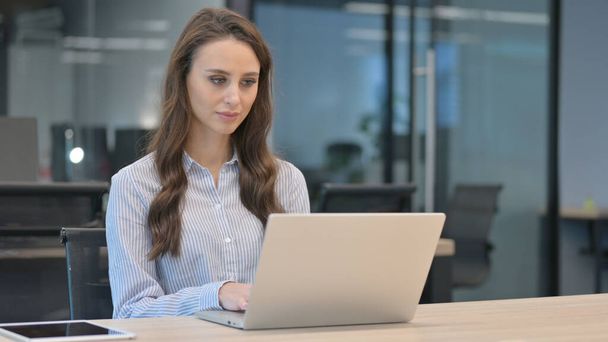 Young Businesswoman Working on Laptop in Office - Photo, image