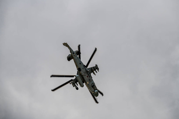   demonstrační lety moderních bojových vrtulníků v leteckém salonu MAKS-21 v Žukovském 24.07.2021  - Fotografie, Obrázek
