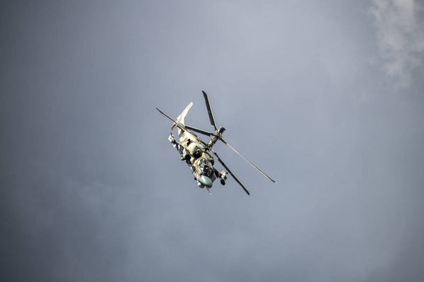   демонстрационные полеты современных боевых вертолетов в аэрокосмическом салоне МАКС-21 в Жуковском 24.07.2021  - Фото, изображение