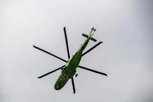  vuelos de demostración de helicópteros de combate modernos en el salón aeroespacial MAKS-21 en Zhukovsky 24 / 07 / 2021  - Foto, Imagen
