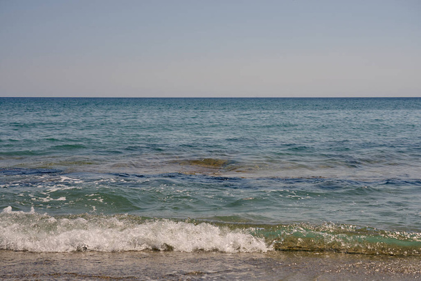 Waves with foam on Aegean sea coast in Crete Greece - Foto, Bild