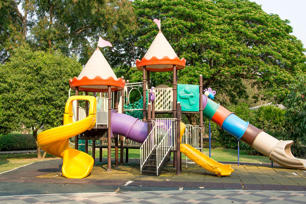 dětské hřiště v parku - Fotografie, Obrázek