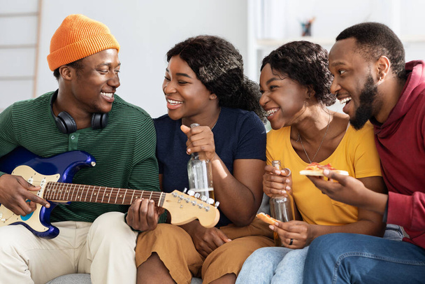 Closeup of joyful african american friends singing - Photo, Image