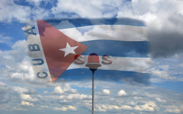 Więc to Kuba. Kubańska flaga na niebie. Alarm awaryjny. za darmo Kubę. Kuba libre. Wyspa Wolności. represje rewolucji kubańskiej. walczyć o wolność. antyrządowe protesty. patriotyzm. Coronavirus covid Alert. - Zdjęcie, obraz