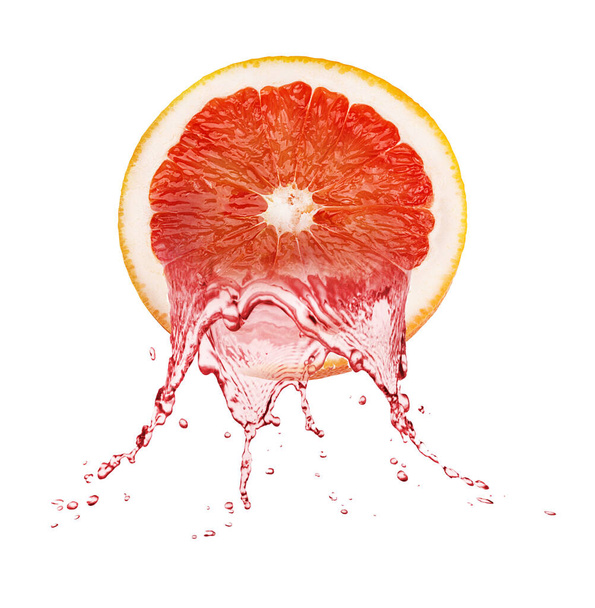Frische reife Grapefruit, Grapefruit und Saft. Leckere rote Grapefruit Fruchtsaft spritzt isoliert - Foto, Bild
