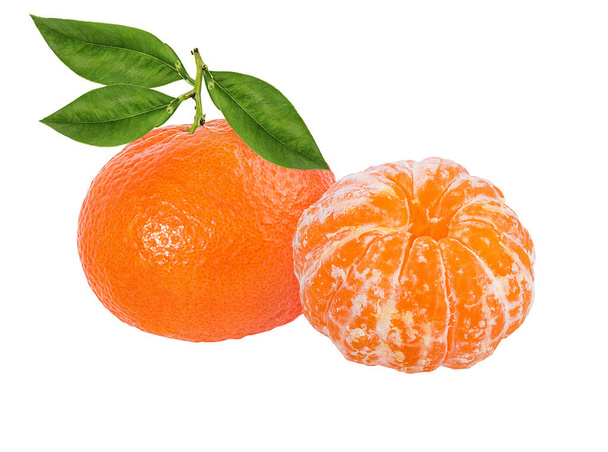 Mandarina, cítricos de mandarina con hoja aislada sobre fondo blanco - Foto, imagen