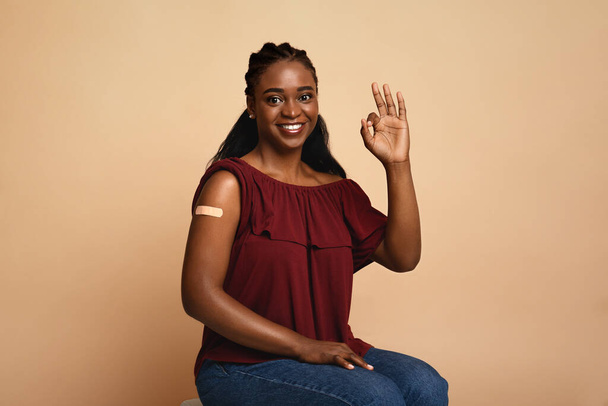 Positive young african american woman got vaccinated - Valokuva, kuva