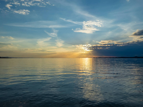 красивый закат над морем  - Фото, изображение