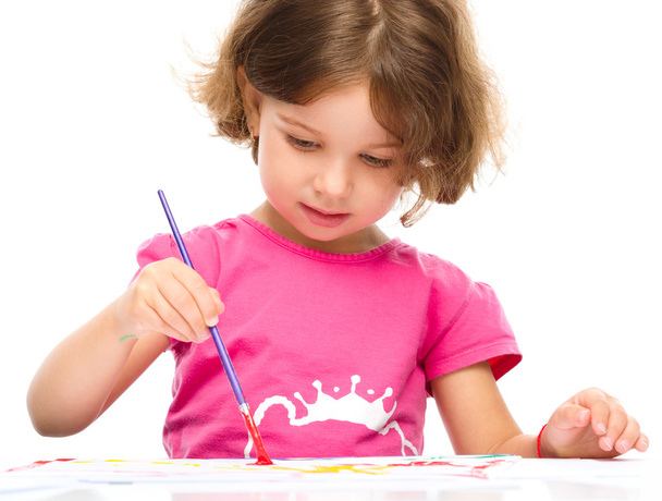 Little girl is painting with gouache - 写真・画像