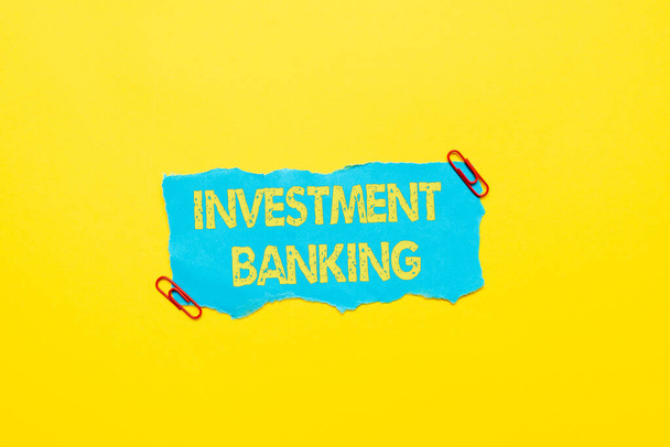Sign displaying Investment Banking. Conceptual photo creation of capital for other companies or individuals Critical Thinking Finding Clues Answering Questions Collecting Data - 写真・画像