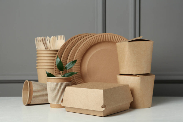 Disposable eco friendly products on white wooden table - Foto, afbeelding