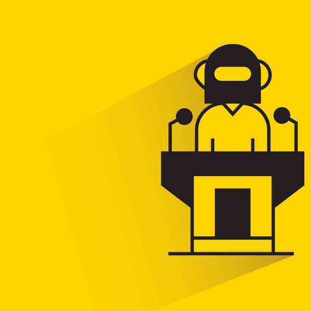 robot speaker op podium icoon op gele achtergrond - Vector, afbeelding