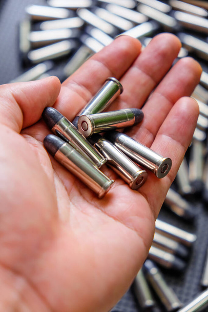 Kugeln, Bild von Patronen von .38 Pistolen Munition.  - Foto, Bild