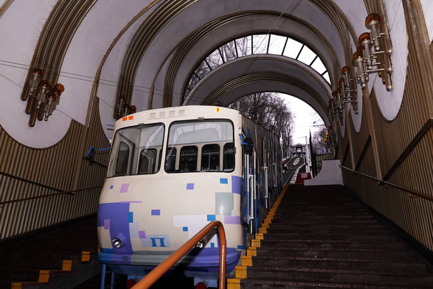 Κίεβο, Ουκρανία 15 Νοεμβρίου 2019: Funicular connecting the Podil district with the upper part of Kiev - Φωτογραφία, εικόνα