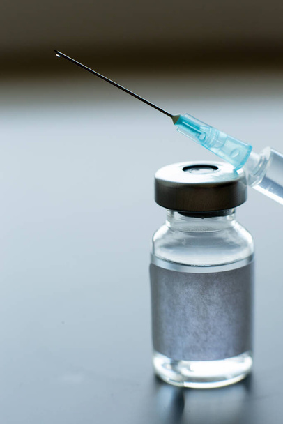 COVID-19 Coronavirus Vaccine and Syringe Concept Image - Foto, Bild