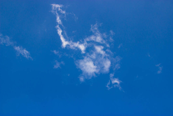 Clouds on a blue background - Fotoğraf, Görsel