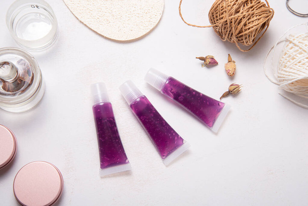 Set of homemade lip gloss on wooden desk  - Foto, imagen