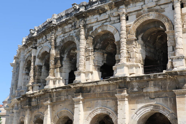 Старая арена города Нимес - Фото, изображение