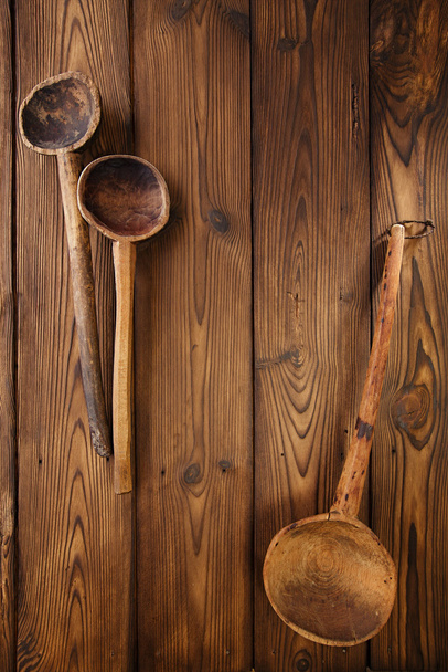 Colheres de madeira antigas
 - Foto, Imagem
