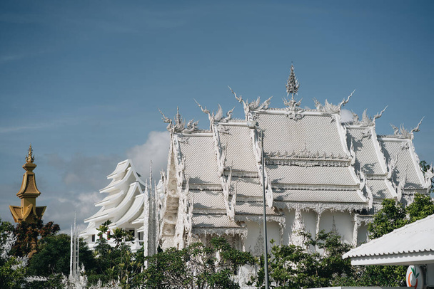 Ват Рон Кхун, известный как Белый Храм. Чианграй, Таиланд - Фото, изображение