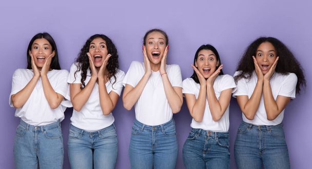 Πέντε Πολυφυλετικές Κυρίες Φωνάζοντας Ενθουσιασμό Σε Μωβ Studio Φόντο - Φωτογραφία, εικόνα