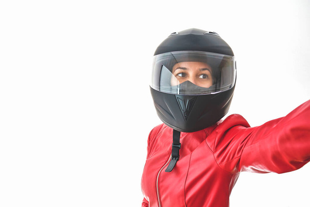 Сексуальность расширила возможности женщины-мотоциклиста с современным внешним видом, концепция Power woman. - Фото, изображение