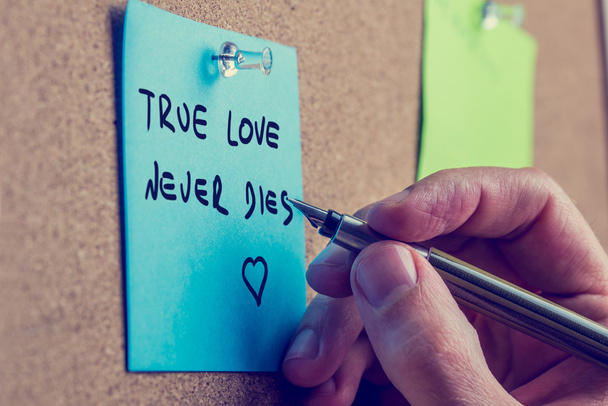 Die wahre Liebe stirbt nie - Foto, Bild