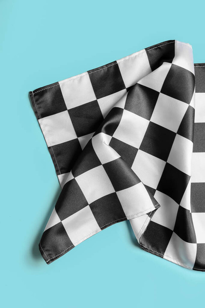 Bandera de carreras sobre fondo de color - Foto, Imagen