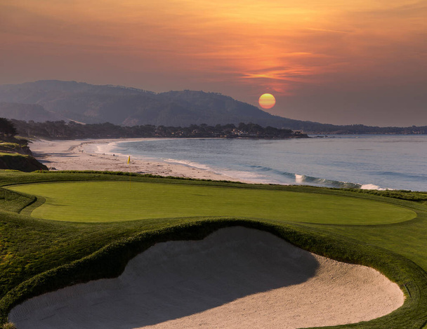 Widok na pole golfowe Pebble Beach, Monterey, Kalifornia, USA - Zdjęcie, obraz