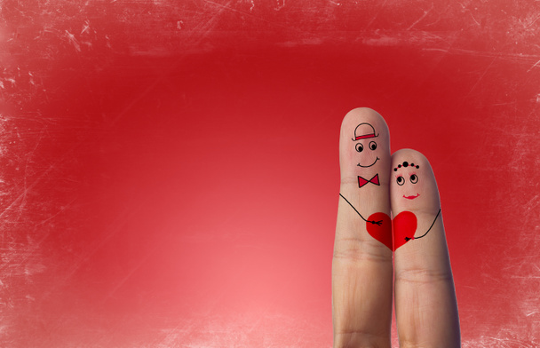 šťastný pár v lásce s malovanými smajlík a objímání - Fotografie, Obrázek