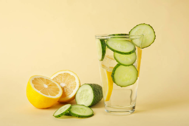 Glass with cucumber lemonade on color background - Photo, Image