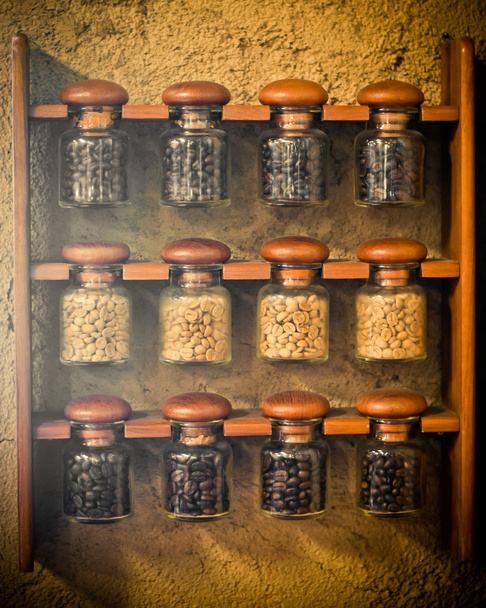 kávová zrna v skleněné láhve  - Fotografie, Obrázek
